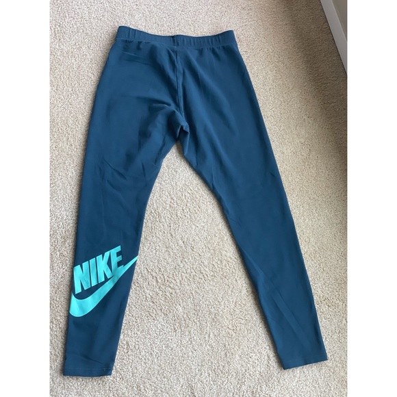 LIKE NEW NIKE LEGGINGS - Picture 1 of 4